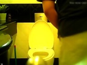 Singapore JC Students Toilet Pee