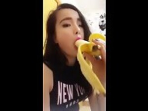 Chinese Singapore Teen Vesper Lynd Banana Sweet Blowjob 1